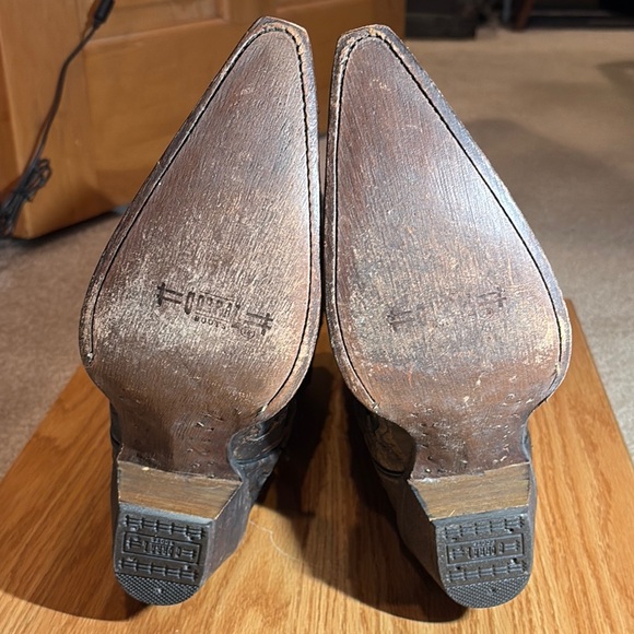 Corral Brown Western Boots with Heart Rhinestone Design - Picture 4 of 14